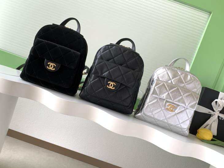 Picture of Chanel Handbags _SKUfw239840955fw